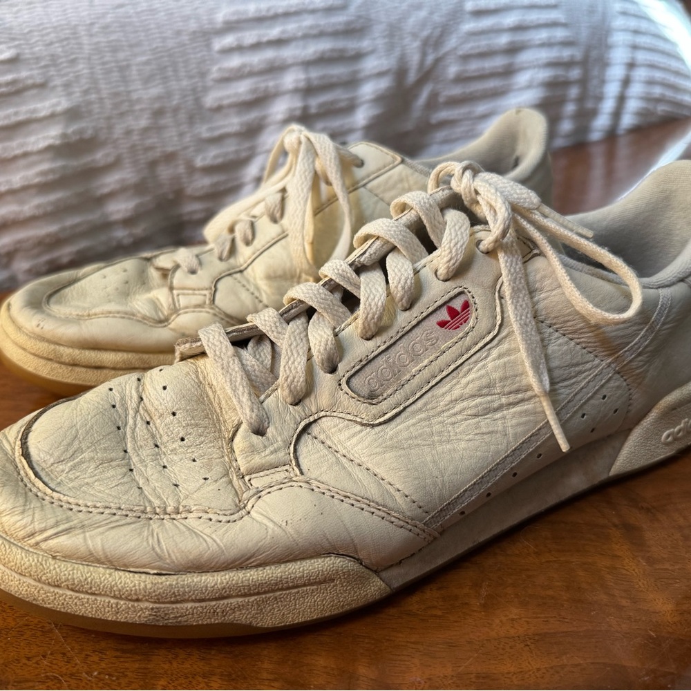 Adidas -Men’s Classic Off-White Leather Sneakers with Red Logo, size 11